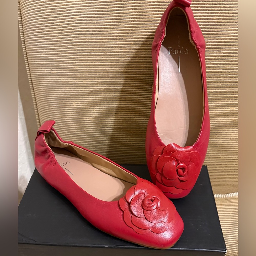 Linea Paolo Leather NINA Ruched Rosette Ballet Flats - Size 7